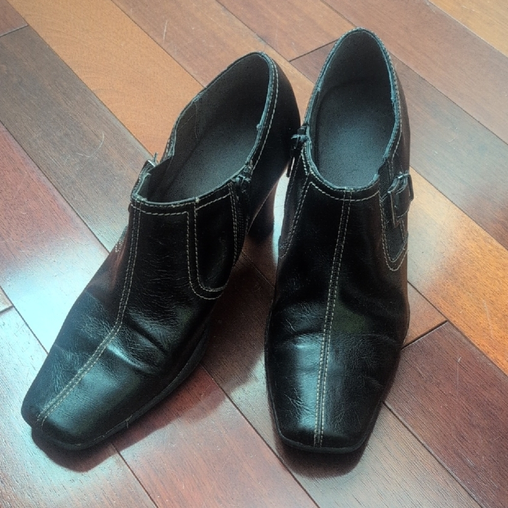 Aerology Black Shoes - 8 1/2